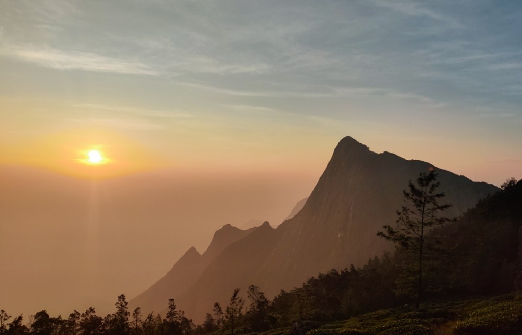 Kolukkumalai Magical Sunrise Experience